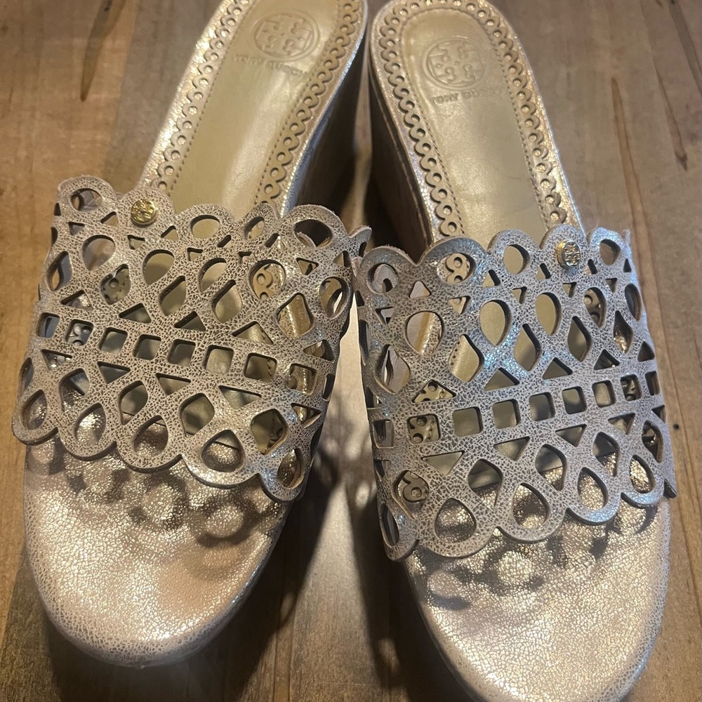 Tory Burch Metallic Cutout Slide Sandals - Rose Gold